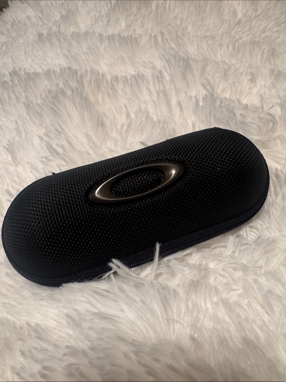 Oakley Soft Vault Sunglass Case Zipper Closure  Nylon Black…Preowned Condition.